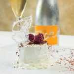 Photo.- Page 68 | Francisco Estrada – Caption: It's a white winter with the white chocolate cake at Alcaravea.