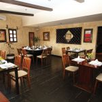 Photo.- Page 65 | Miguel Ventura – Caption: the dining room at Alcaravea features distinctly European decor. 